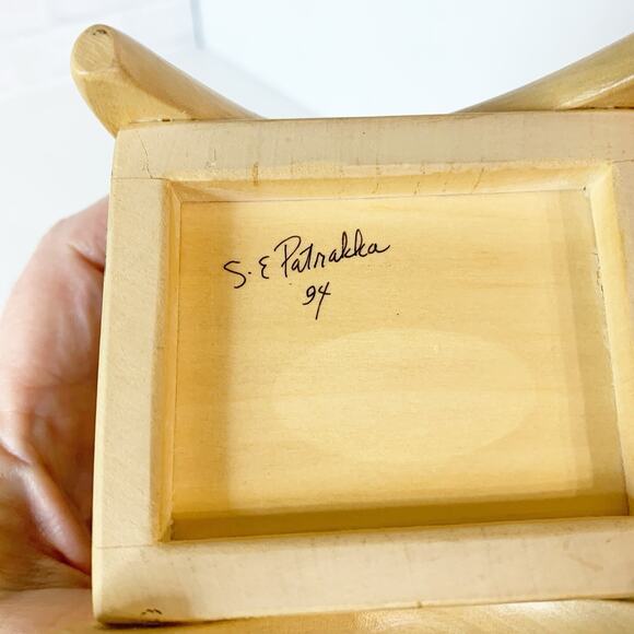 Vintage S.E. Patrakka Handmade Wooden Pencil Cup Woman Artist Signed Folk Art - Picture 6 of 11